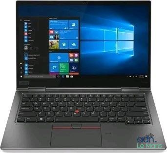 un ordinateur portable avec un clavier et Windows à l'écran