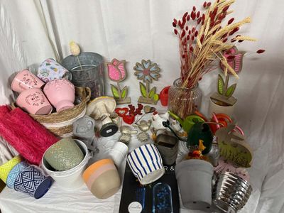 plusieurs objets posés ensemble sur une table