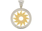 un gros plan d'un pendentif en forme de soleil jaune et blanc sur fond blanc