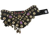 une image représentant une ceinture noire ornée de pierres dorées et roses