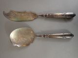 two spoons that are sitting next to each other on a table