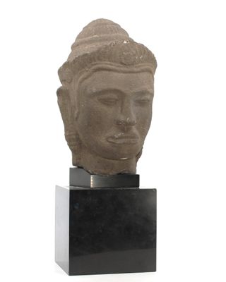 Tête de bouddha en grès dans le style Khmer