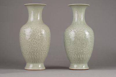 Paire de vases balustres en porcelaine céladonChine, fin du …