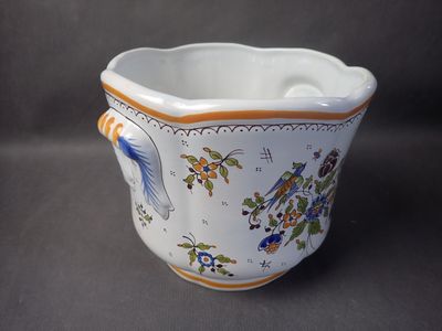 Cache-pot en faïence, décor Moustiers H : 19cm