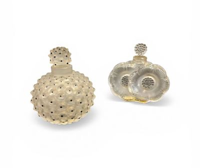 LALIQUE, Deux flacons à parfum en verre satiné comprenant un…