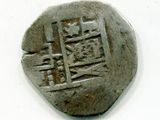 une vieille pièce de monnaie sur laquelle figure un motif sur un fond blanc