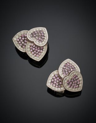 une paire de boucles d'oreilles en saphir rose et diamant