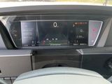 un tableau de bord de voiture équipé d'un écran numérique