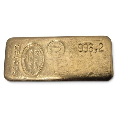 une barre d'or sur fond blanc