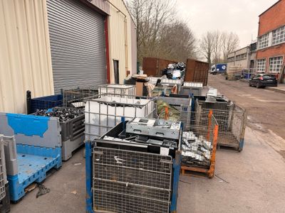 Fort lot de pièces détachées informatiques (attention, les p…