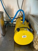 Une operculeuse en inox SCIM, avec compresseur d'air ABAC (photo 2)