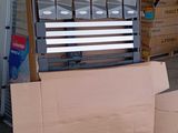 une boîte en carton posée sur un carton