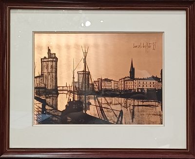photo encadrée représentant une ville avec une tour horloge en arrière-plan