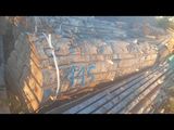 une photo d'un train qui roule sur les rails