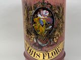 un vase rose orné d'une image de cheval