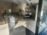 vue d'un salon depuis l'intérieur du bâtiment