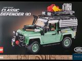 une boîte contenant un petit camion vert équipé d'une galerie de toit
