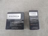 deux boîtes de produits cosmétiques Filorga posées sur une table