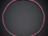 un collier en tourmaline rose et diamants