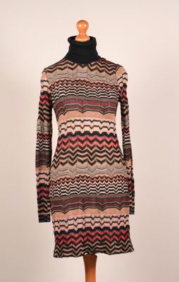 robe de femme sur un mannequin mannequin mannequin mannequin mannequin mannequin mannequin mannequin mannequin mann