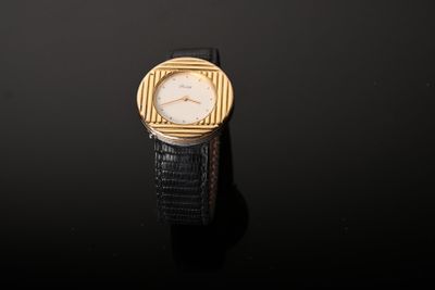 POIRAY Montre-bracelet de dame en métal plaqué or