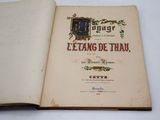 un livre ouvert sur lequel figure l'image d'un chien