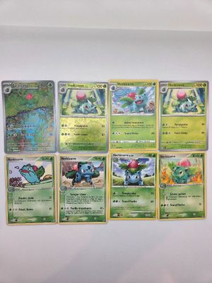 beaucoup de cartes Pokémon accrochées au mur
