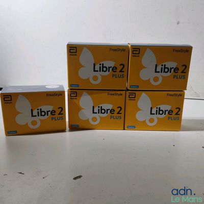 quatre boîtes de Libre 2 Plus posées sur une table