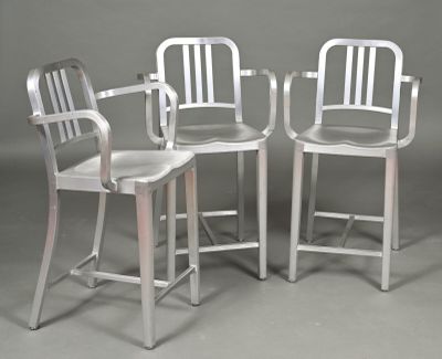 EMECO Trois tabourets de bar modèle 1006 Navy Stool en alumi…