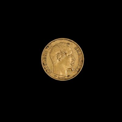 une image représentant une pièce « sovereign » en or sur fond noir