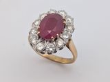 Bague ovale en rubis et diamants