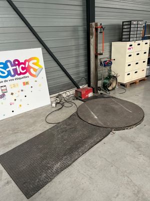 an image of a garage area with a sign and other items