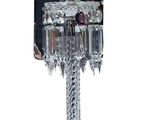 un lampadaire muni d'un abat-jour à son sommet