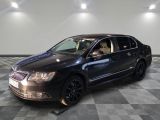 la photo d'une voiture garée dans un garage