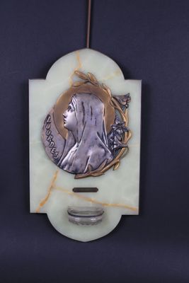 la photo d'une photo représentant une femme sur une plaque