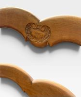 Deux fauteuils en bois naturel et assise à fond de paille. (photo 2)