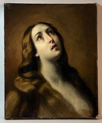 une peinture à l'huile représentant une femme aux cheveux longs qui lève les yeux vers le ciel