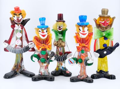 MURANO. Suite de cinq sujets en verre figurant des clowns.