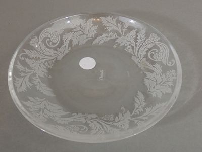 CHRISTOFLE, Petit plat en crital à décor gravé de feuillages…