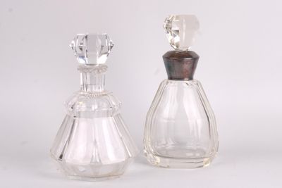 BACCARAT. Carafe tronconique en cristal taillé à pans.