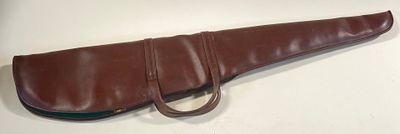 étui en cuir marron pour un pistolet muni d'une crosse en cuir