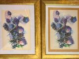 deux photos de fleurs encadrées dans un cadre doré