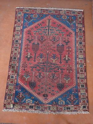 Tapis noué main, couleur bleue et rouge, à décor d'arbres 18…