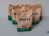 trois sachets de dégustation de MEO posés sur une table