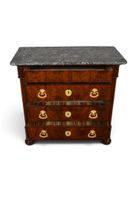 COMMODE en acajou et placage d'acajou flammé, elle ouvre à q… (photo 2)