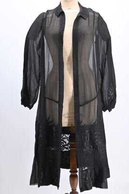 manteau noir transparent sur un mannequin, mannequin, mannequin, mannequin, mannequin, mannequin, mannequin, mannequin, manne