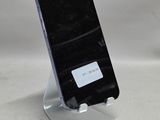 un téléphone portable posé sur un support