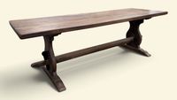 Table de ferme ou de communauté en chêne mouluré et sculpté.