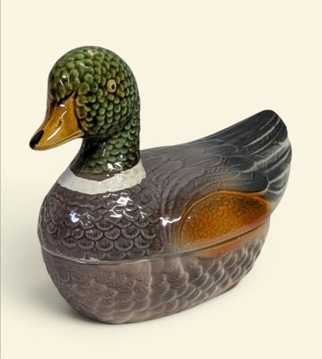 Terrine "Canard" en faïence émaillée polychrome au naturel