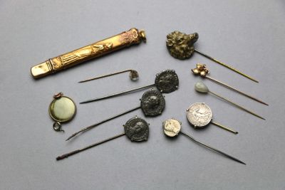 Lot de 8 épingles de cravates : 4 avec des monnaies romaines en argent - Photo 1